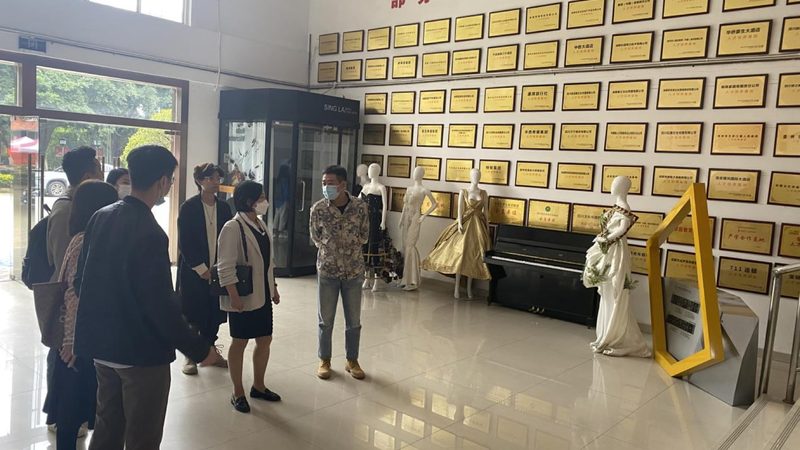 服装行业短视频运营：代运营与自运营的差异化解析